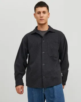 Overshirt nera in misto viscosa con maxi taschino applicato sul petto